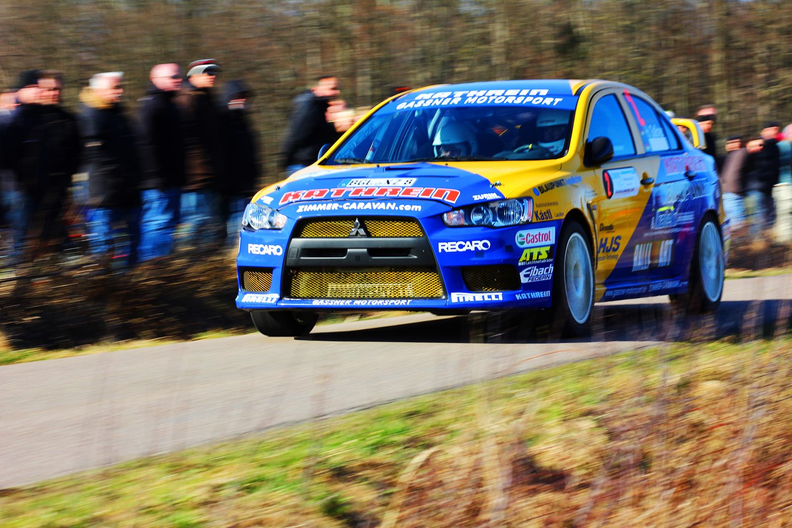 Rallyefahrzeug auf einer Wertungsprüfung der ADAC Cimbern Rallye in Angeln