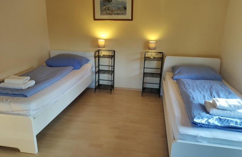 Schlafzimmer 1