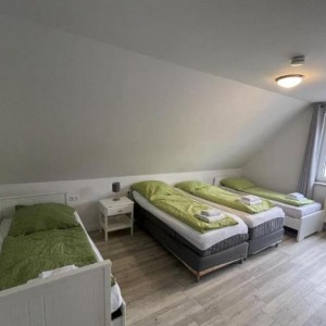 Manon 8: DZ Economy Zimmer mit Gemeinschaftsbad