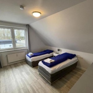 Manon 7: DZ Economy Zimmer mit Gemeinschaftsbad