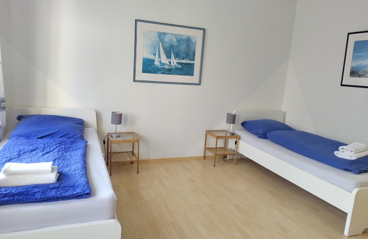 Schlafzimmer 1