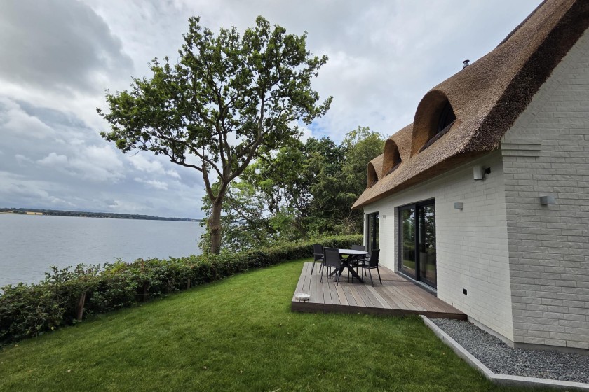 Karschau 11 - Exklusives Reetdachhaus mit Privatstrand