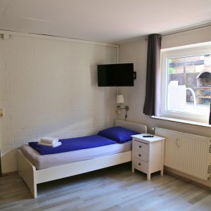 Manon 3: DZ Economy Zimmer mit Gemeinschaftsbad